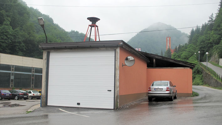 Uređena vatrogasna garaža, postavljene klupe za šetače
